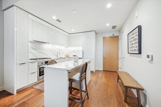 44 East Ave, Unit 2304 in Austin, TX - Foto de edificio - Building Photo