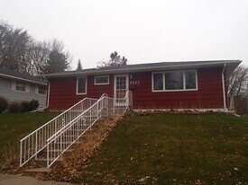 2527 23rd Ave NW in Rochester, MN - Building Photo