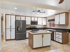 17970 Pitache St in Hesperia, CA - Foto de edificio - Building Photo
