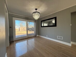 910 S Golf Cul De Sac St in Des Plaines, IL - Building Photo - Building Photo