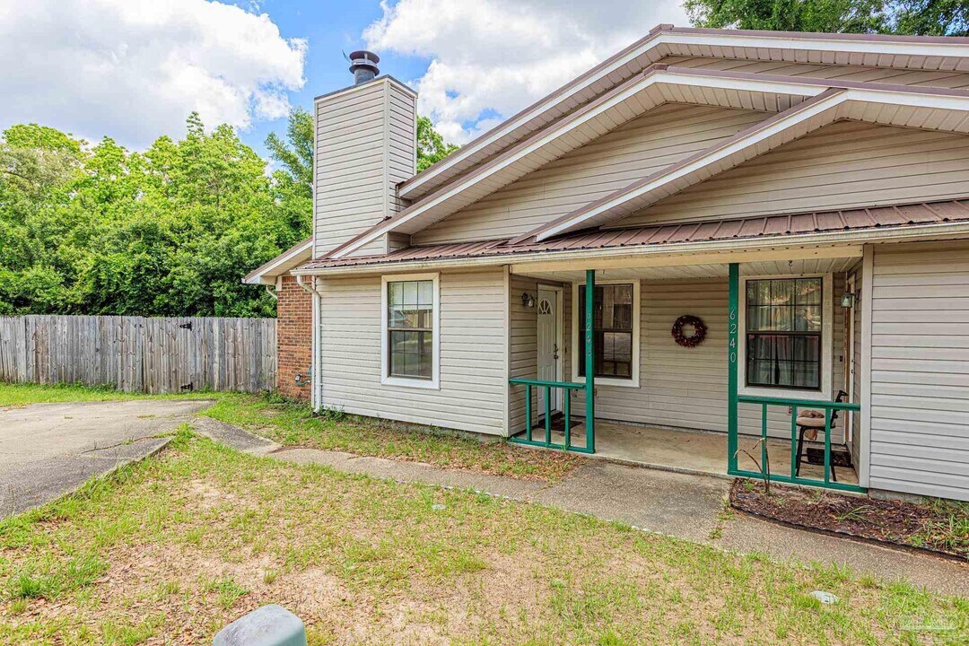 6242 Ridgegate Cir in Pensacola, FL - Building Photo