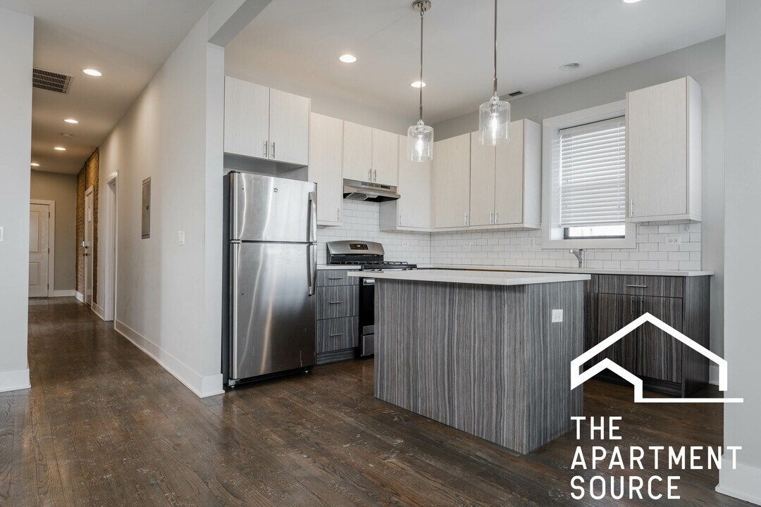 2626 N Rockwell St, Unit 3F in Chicago, IL - Building Photo