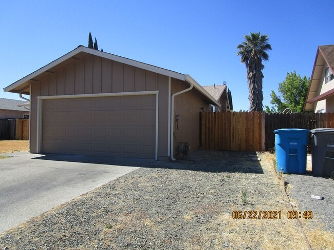 224 Livingston Ave in Vacaville, CA - Building Photo - Building Photo