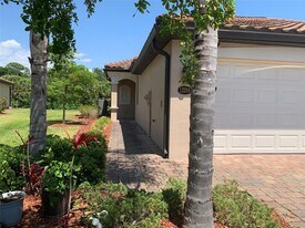 12259 Amica Loop in Venice, FL - Building Photo