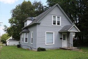 900 S 6th St in Burlington, IA - Building Photo