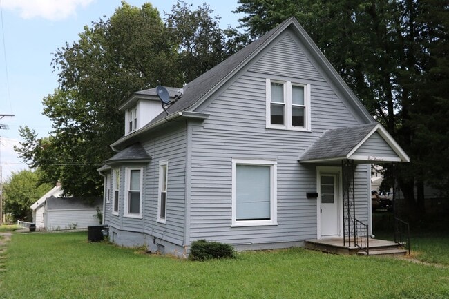 property at 900 S 6th St