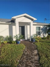 3205 Jacaranda Pkwy E in Cape Coral, FL - Building Photo - Building Photo