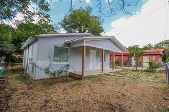 530 Mercedes St in San Antonio, TX - Building Photo - Building Photo