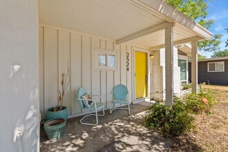 2524 Landwood Way in Carmichael, CA - Building Photo - Building Photo