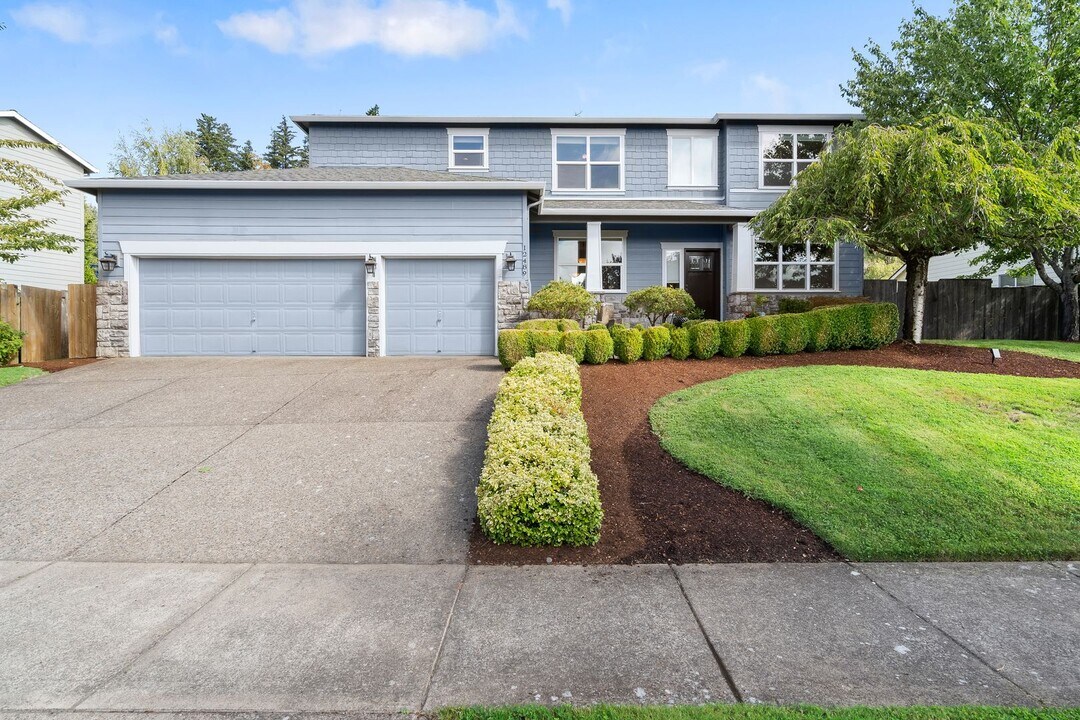 12489 SE Cougar Pl in Happy Valley, OR - Building Photo