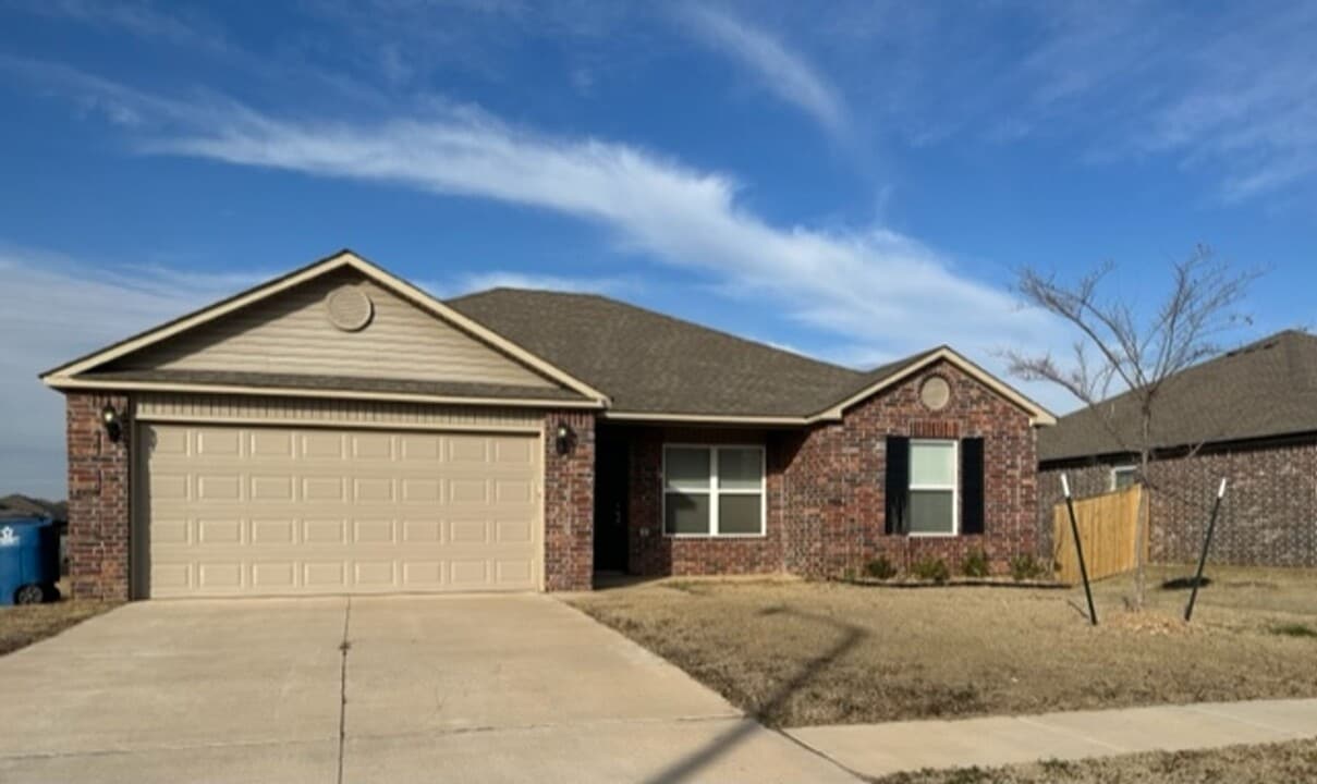 411 SE 5th Ter in Newcastle, OK - Building Photo