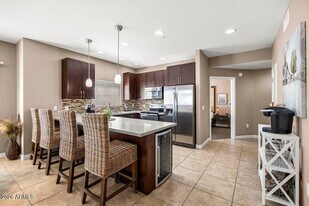 5450 E Deer Valley Dr in Phoenix, AZ - Building Photo