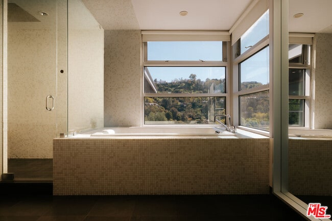 2651 Nichols Canyon Rd in Los Angeles, CA - Building Photo - Building Photo