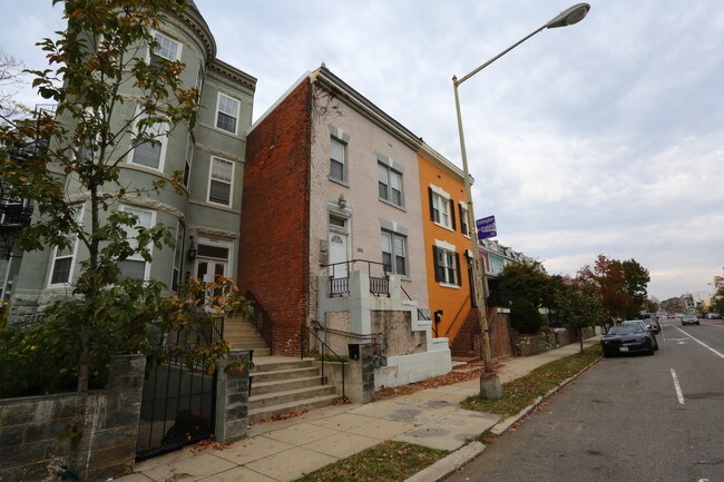 2004 4th St NE