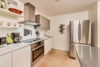 110 E Delaware Pl, Unit 1002 in Chicago, IL - Foto de edificio - Building Photo