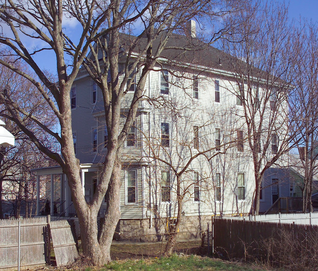 672 2nd St in Fall River, MA - Building Photo - Building Photo