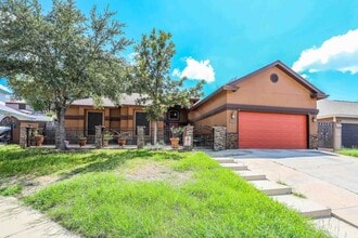 1237 Whisper Hill Dr in Laredo, TX - Building Photo - Building Photo