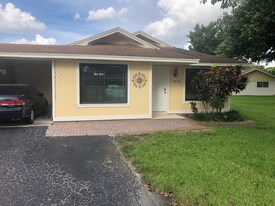 3656 E Forge Rd in Davie, FL - Building Photo