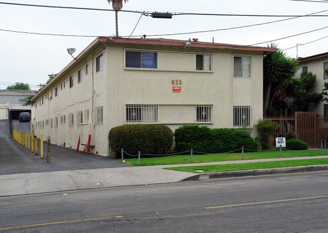 625 W Hyde Park Blvd in Inglewood, CA - Building Photo - Building Photo