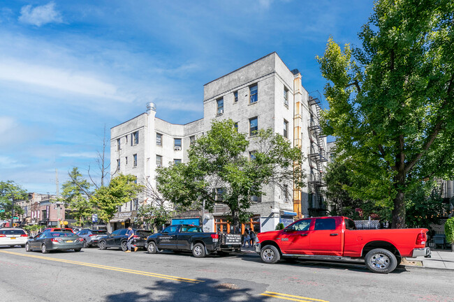 Acropolis Gardens in Long Island City, NY - Building Photo - Building Photo