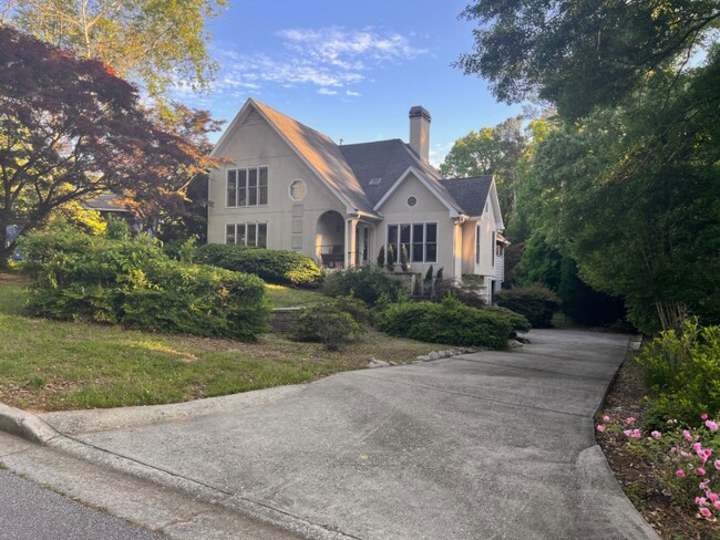 property at 1577 Crossway Dr NE