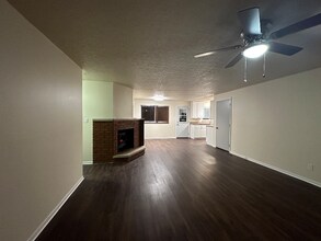 4055 Royal Oak Dr in Kettering, OH - Building Photo - Building Photo