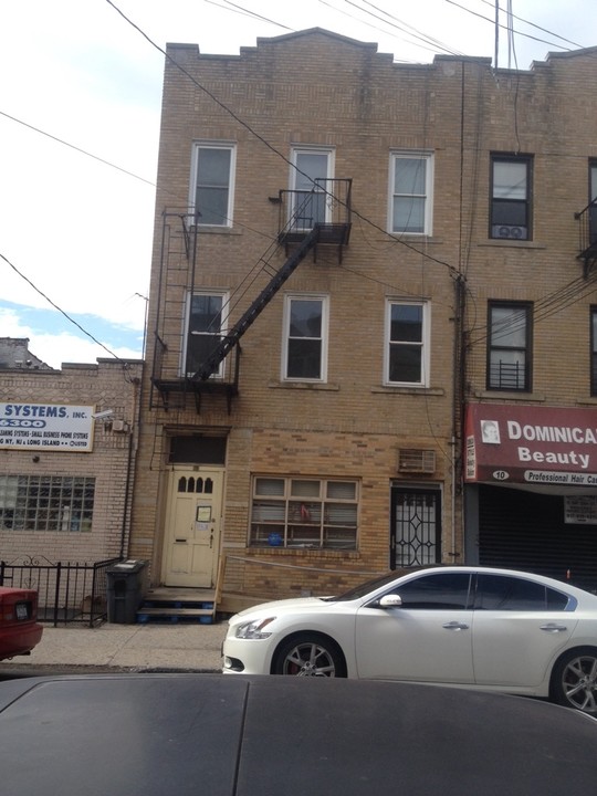 Mixed Use Multi-FAM in Brooklyn, NY - Foto de edificio