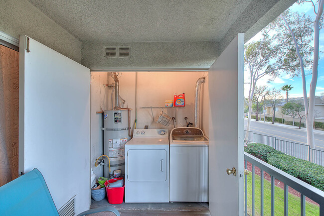 3408 Hathaway Ave, Unit 201 in Long Beach, CA - Building Photo - Building Photo