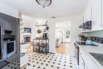 67 Old Post Rd in Centerville, MA - Building Photo - Building Photo