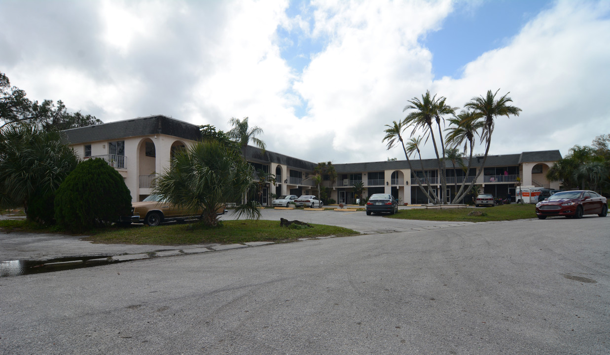 Westchester Apartments in Clearwater, FL - Building Photo