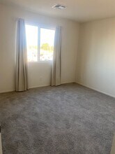8423 Sycamore Creek St in Las Vegas, NV - Foto de edificio - Building Photo