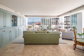 1760 Avenida Del Mundo in Coronado, CA - Foto de edificio - Building Photo