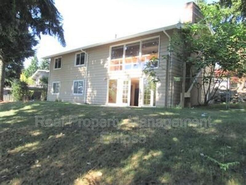 533 157th Ave SE in Bellevue, WA - Building Photo