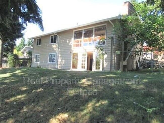 property at 533 157th Ave SE