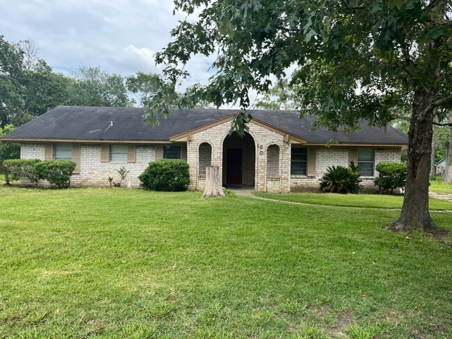 property at 160 Nottingham Ln