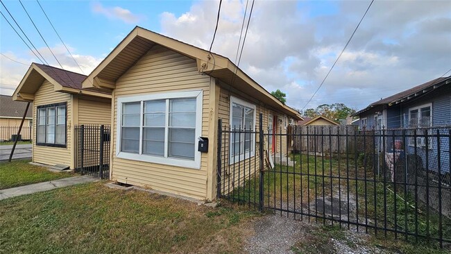 211 Caylor St-Unit -4 in Houston, TX - Building Photo - Building Photo