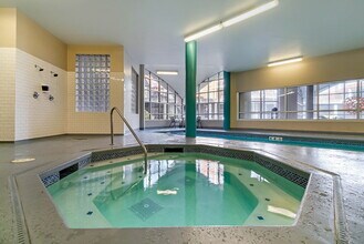 Fountain Court in Seattle, WA - Foto de edificio - Building Photo