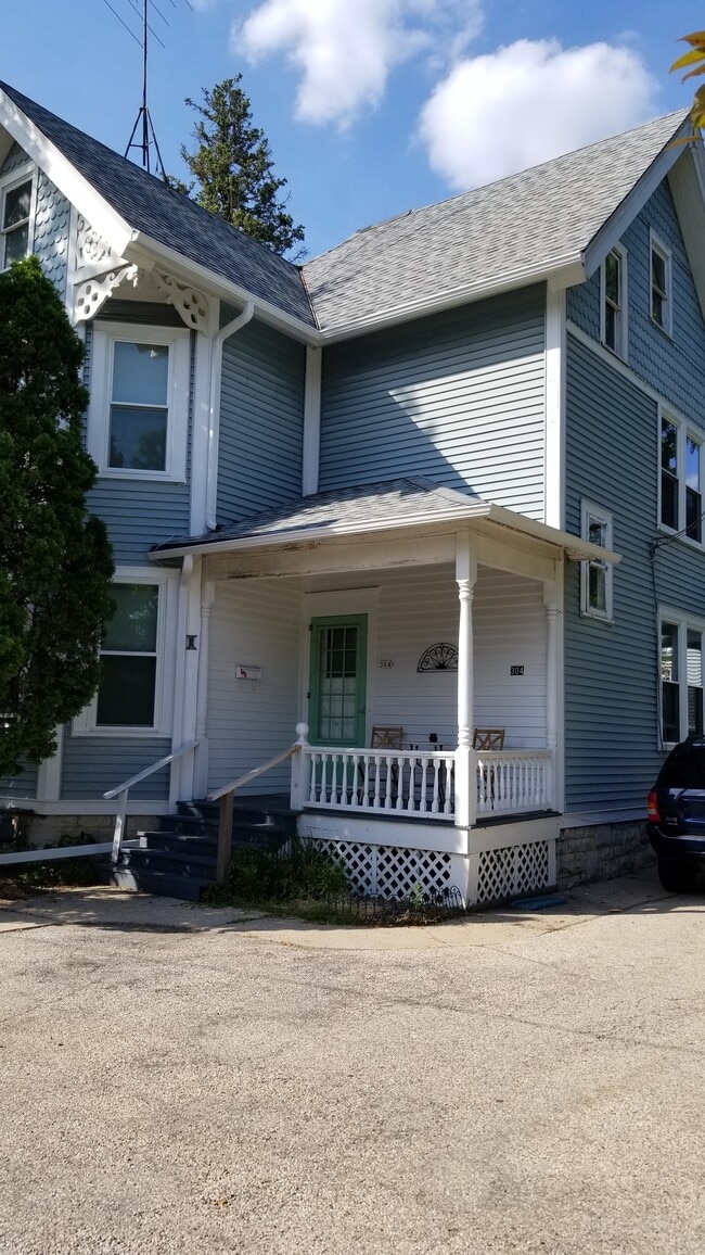 304 Summit Ave, Unit 304B
