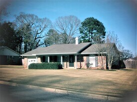 108 Deer Trace in Prattville, AL - Building Photo