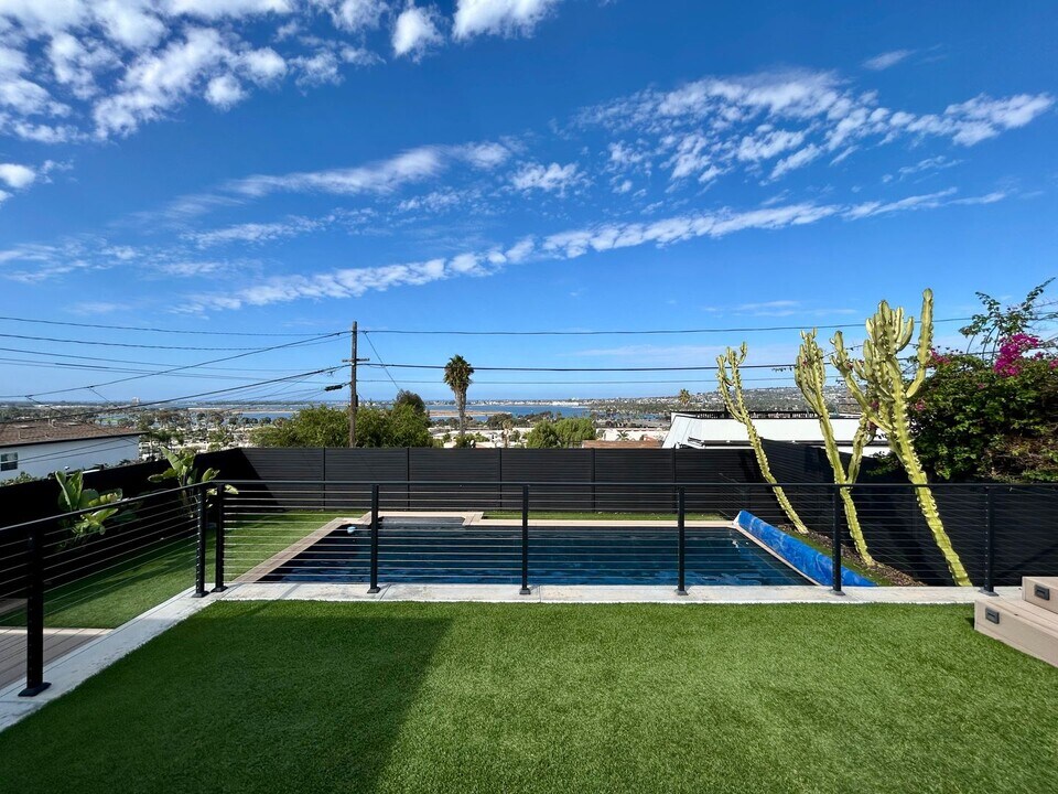 2548 Galveston St in San Diego, CA - Building Photo