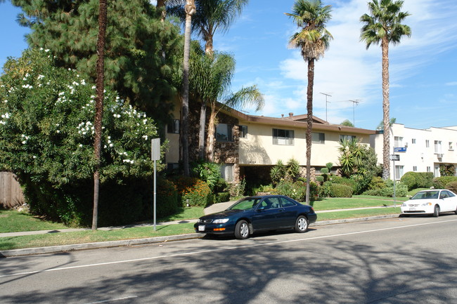 14329 Chandler Blvd in Sherman Oaks, CA - Building Photo - Building Photo