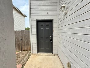 6919 Waterfall Pass in Converse, TX - Building Photo - Building Photo