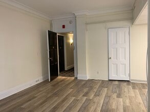 62 Boylston St, Unit 422 in Boston, MA - Foto de edificio - Building Photo