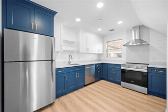 584 Main St in Islip, NY - Building Photo - Building Photo