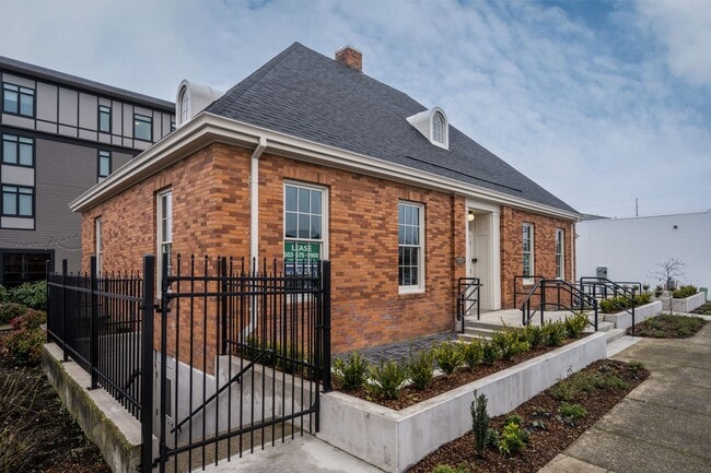 property at 182 N Holly St