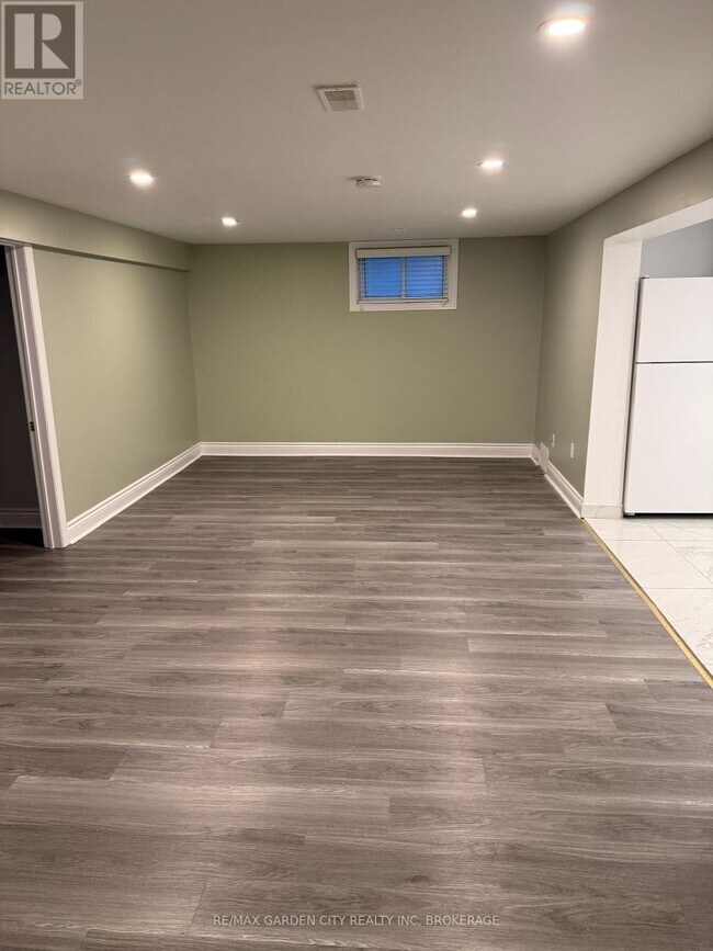 44 Valencourt Dr in Welland, ON - Building Photo - Building Photo