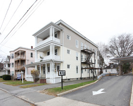 389 Main St in Torrington, CT - Building Photo - Building Photo