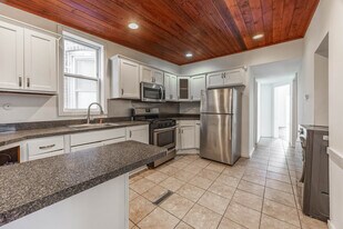 2142 N Karlov Ave, Unit 1 in Chicago, IL - Building Photo