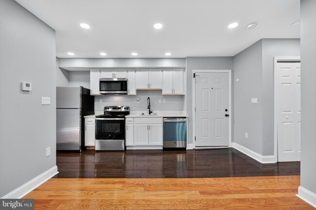 313 Parkland Pl SE, Unit 2 in Washington, DC - Building Photo - Building Photo