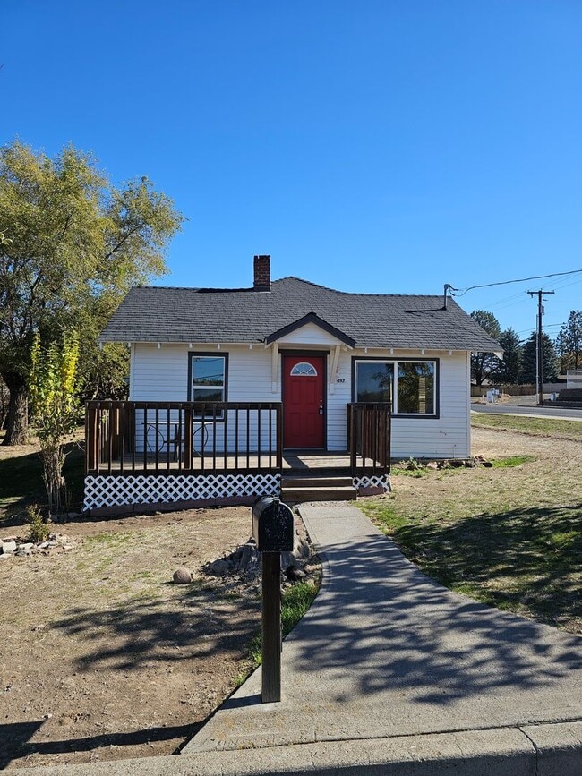 property at 497 SE 6th St